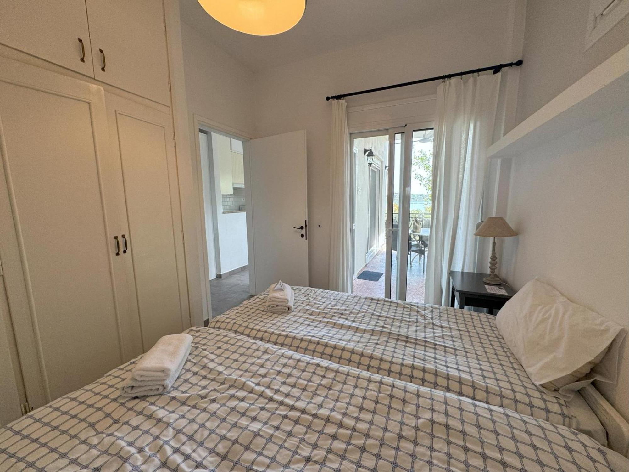 Philippos 2 Apartment Diaporos Екстериор снимка