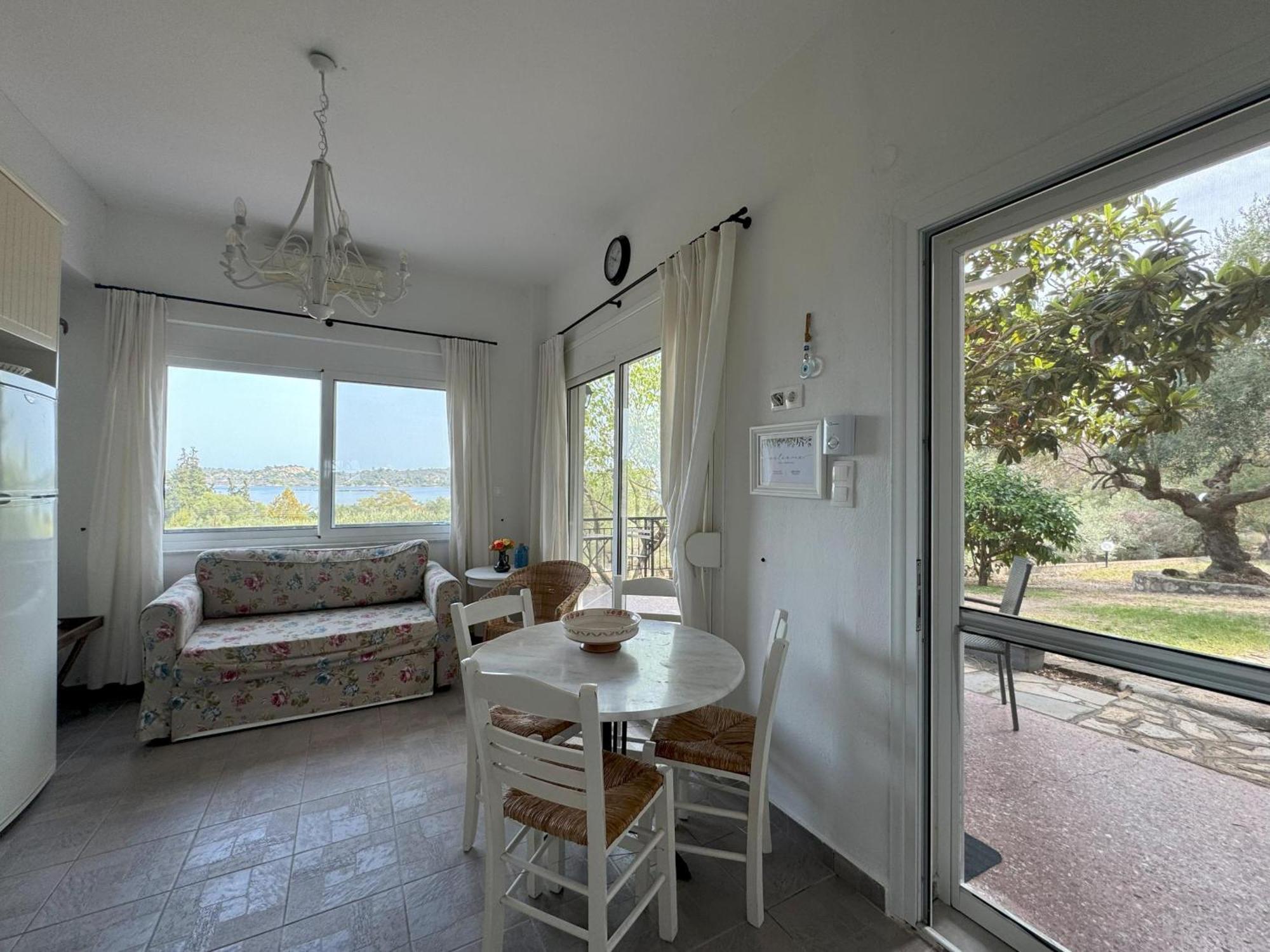 Philippos 2 Apartment Diaporos Екстериор снимка