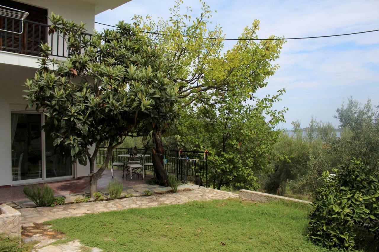 Philippos 2 Apartment Diaporos Екстериор снимка